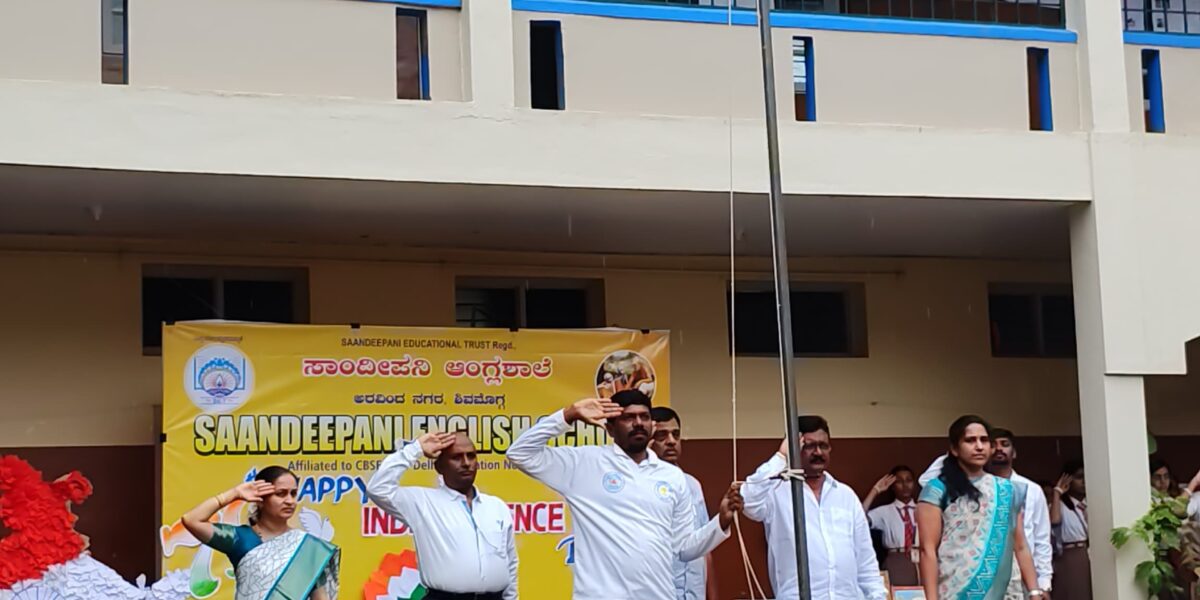 Independence day celebration in Saandeepani English School